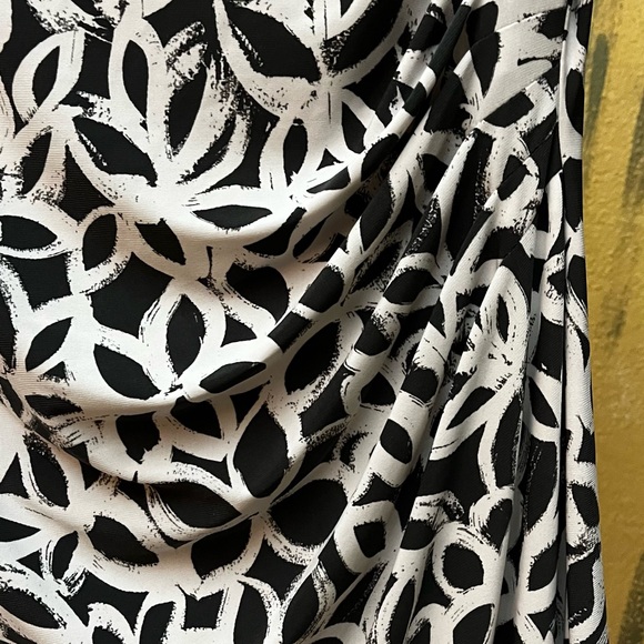 Grey and white floral slinky dress by Ralph Lauren Size 12 - Picture 4 of 4